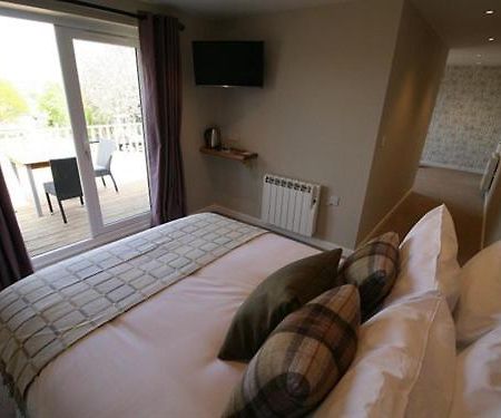 The Fox & Hounds Hotel Swindon Room photo